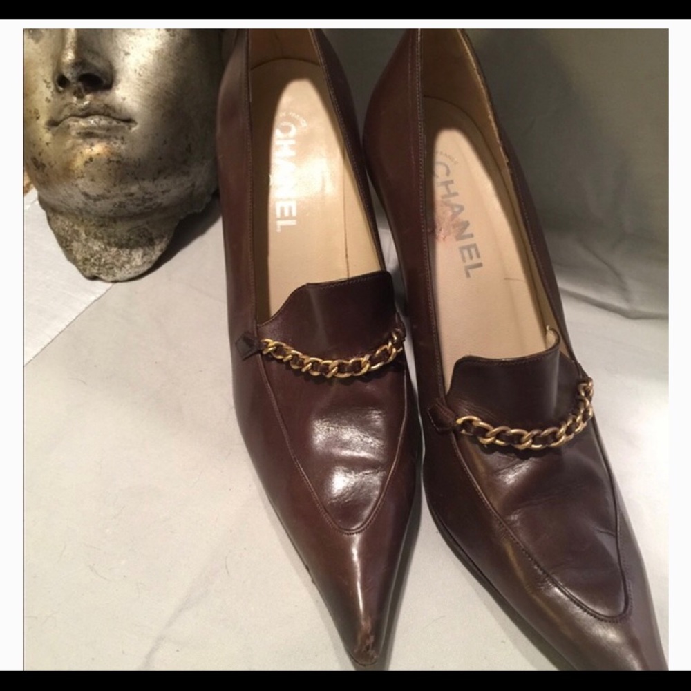 COPY - Chanel leather brown Heels with gold chain
